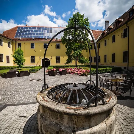 Klastrom 3* Győr