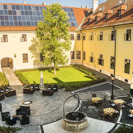 ホテル クラストロム