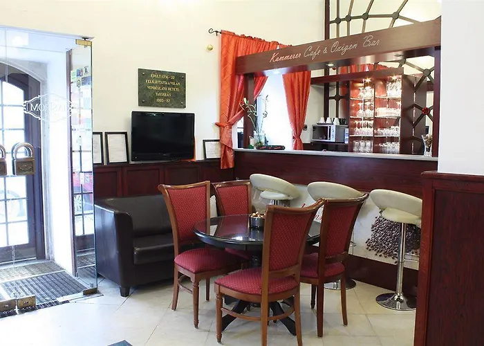 クラストロム ホテル