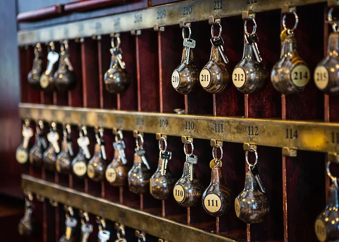 クラストロム ホテル