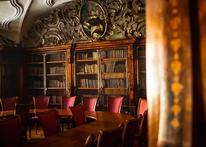 クラストロム ホテル 3*