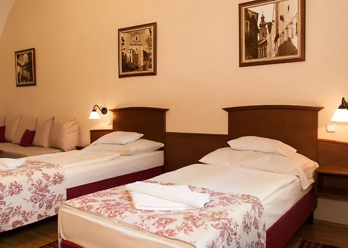 クラストロム ホテル