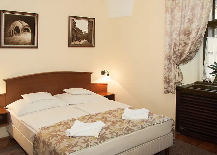 クラストロム ホテル