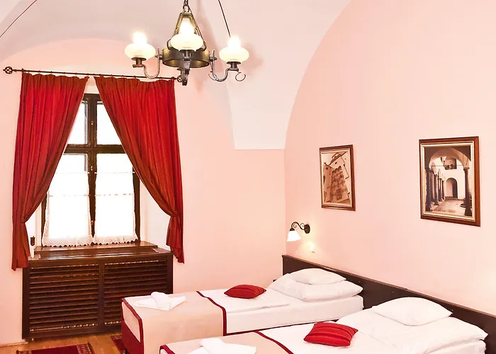 クラストロム ホテル 3*