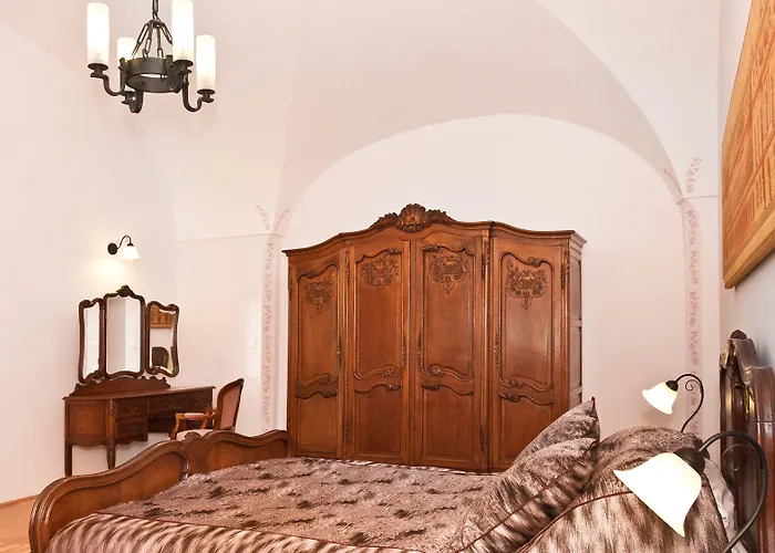 クラストロム ホテル