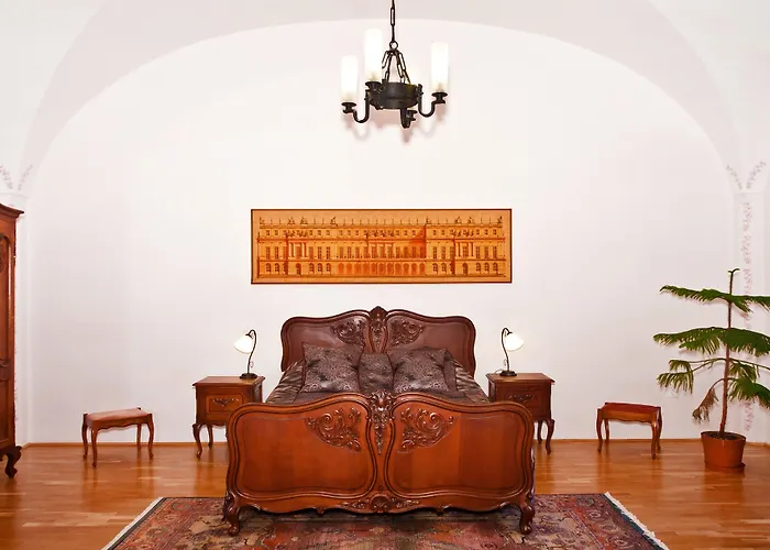 クラストロム ホテル