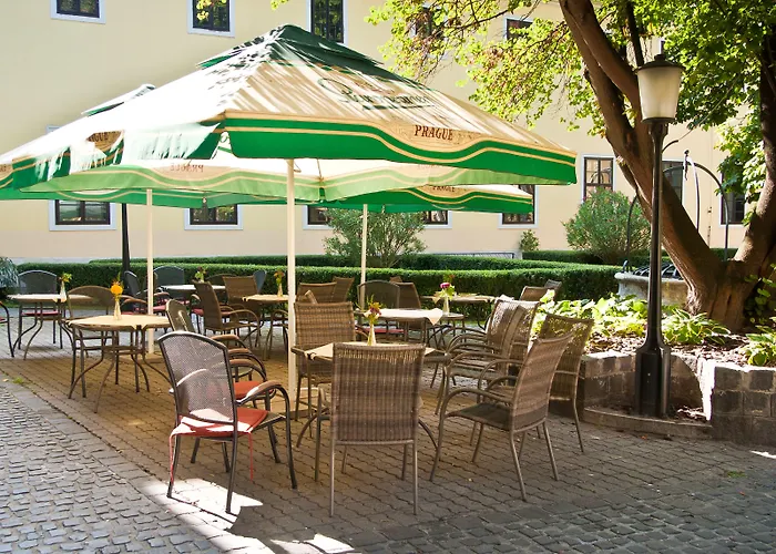 クラストロム ホテル 3*