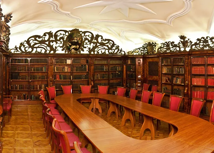 クラストロム ホテル