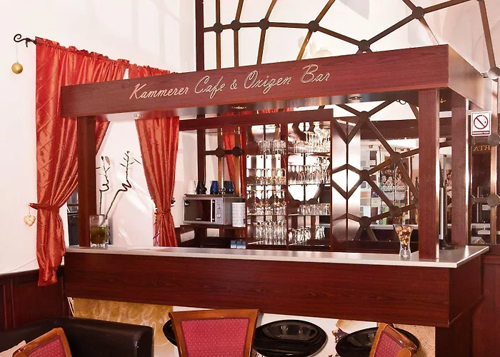 クラストロム ホテル 3*