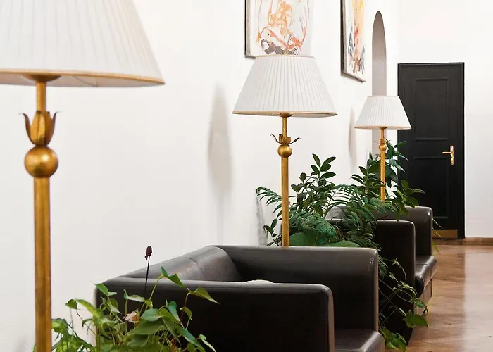 クラストロム ホテル 3*