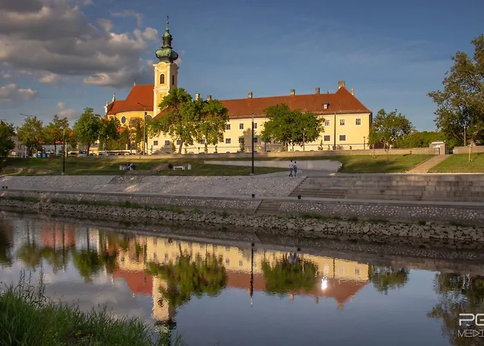 クラストロム ホテル